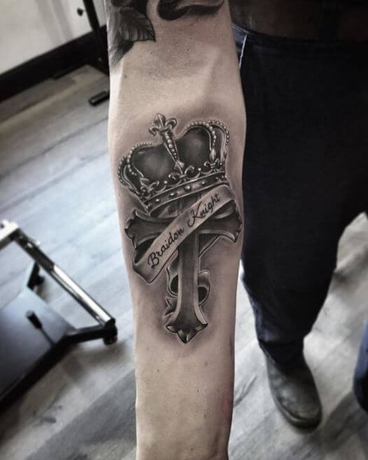 50 King Queen Crown Tattoo Designs With Meaning 21