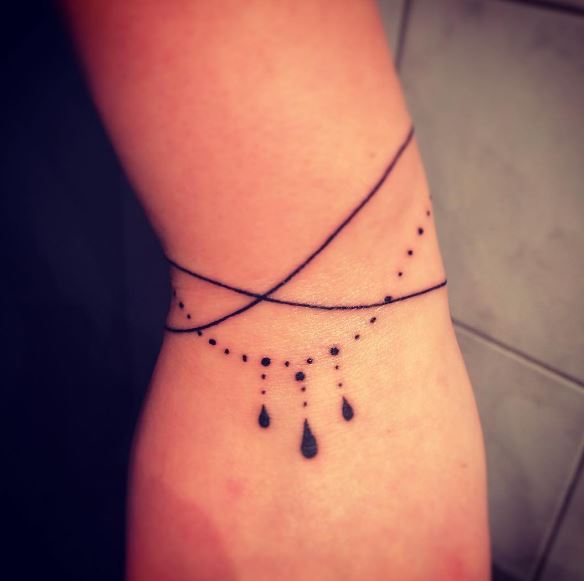 Lining Bracelet Tattoos Design For Women