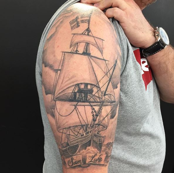Conception de tatouage de bateau incroyable et idées pour les hommes