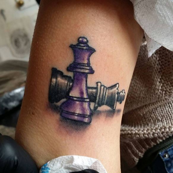 Desenho de Tatuagens de Xadrez Colorido Púrpura e Blakc