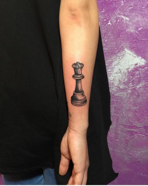 Tatuaggi di scacchi della regina sull'avambraccio