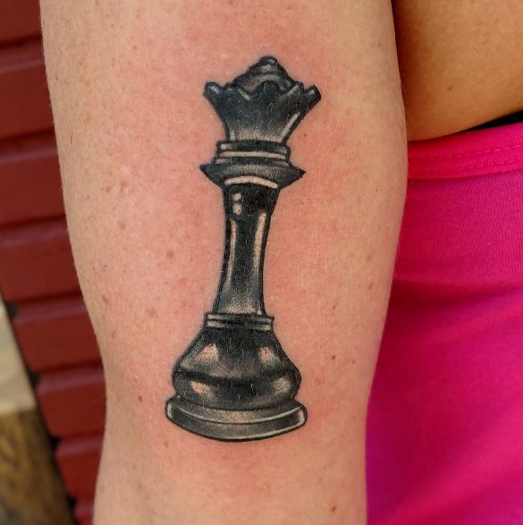 Tatuaggi di scacchi di regina per donne