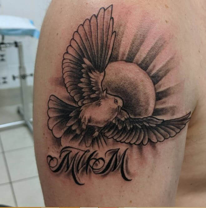 Flying Dove Tattoo Designs - 22 Best Dove Tattoo Designs Ideas Meanings Fmag Com / When the dove appeared during the baptism it was seen as a symbolic meaning.