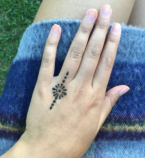 Featured image of post Easy Henna Tattoos For Boys