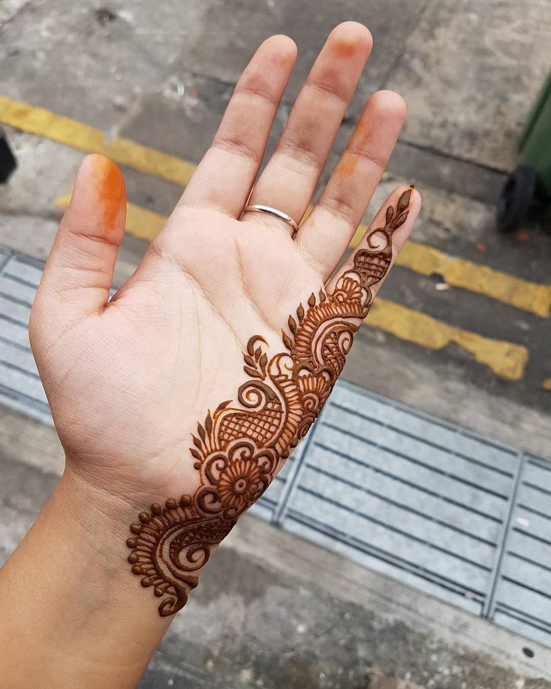Featured image of post Arabian Mehndi Design Simple Front Hand