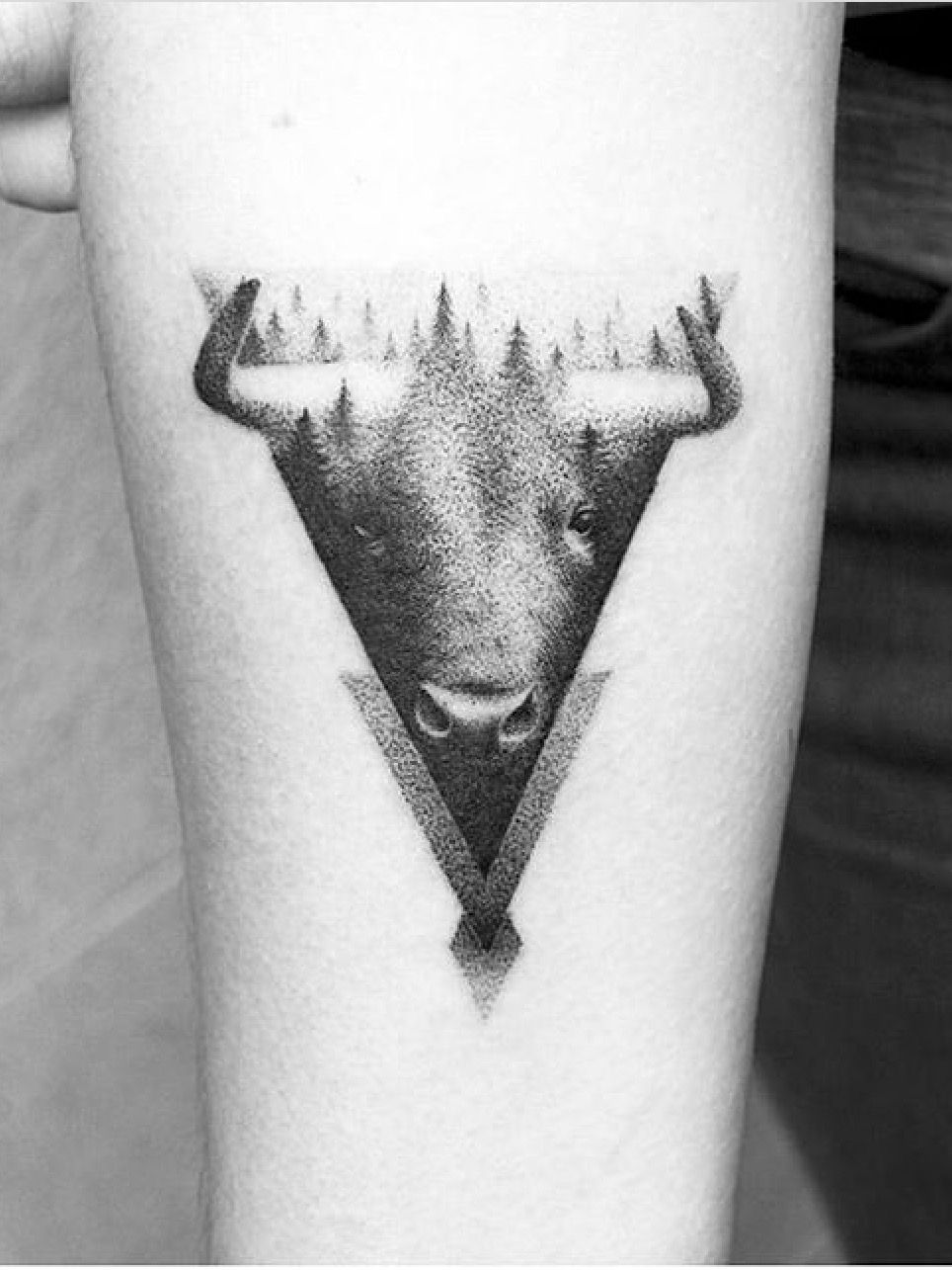 Small Simple Bull Tattoo Designs (83)