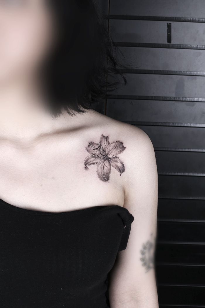 Lily Shoulder Tattoos Meaning Ideas Designs (9)