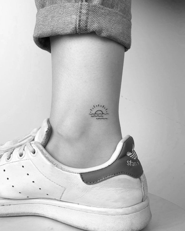 270+ Unique Small Tattoos Designs For Girls With Deep Meaning (2021)